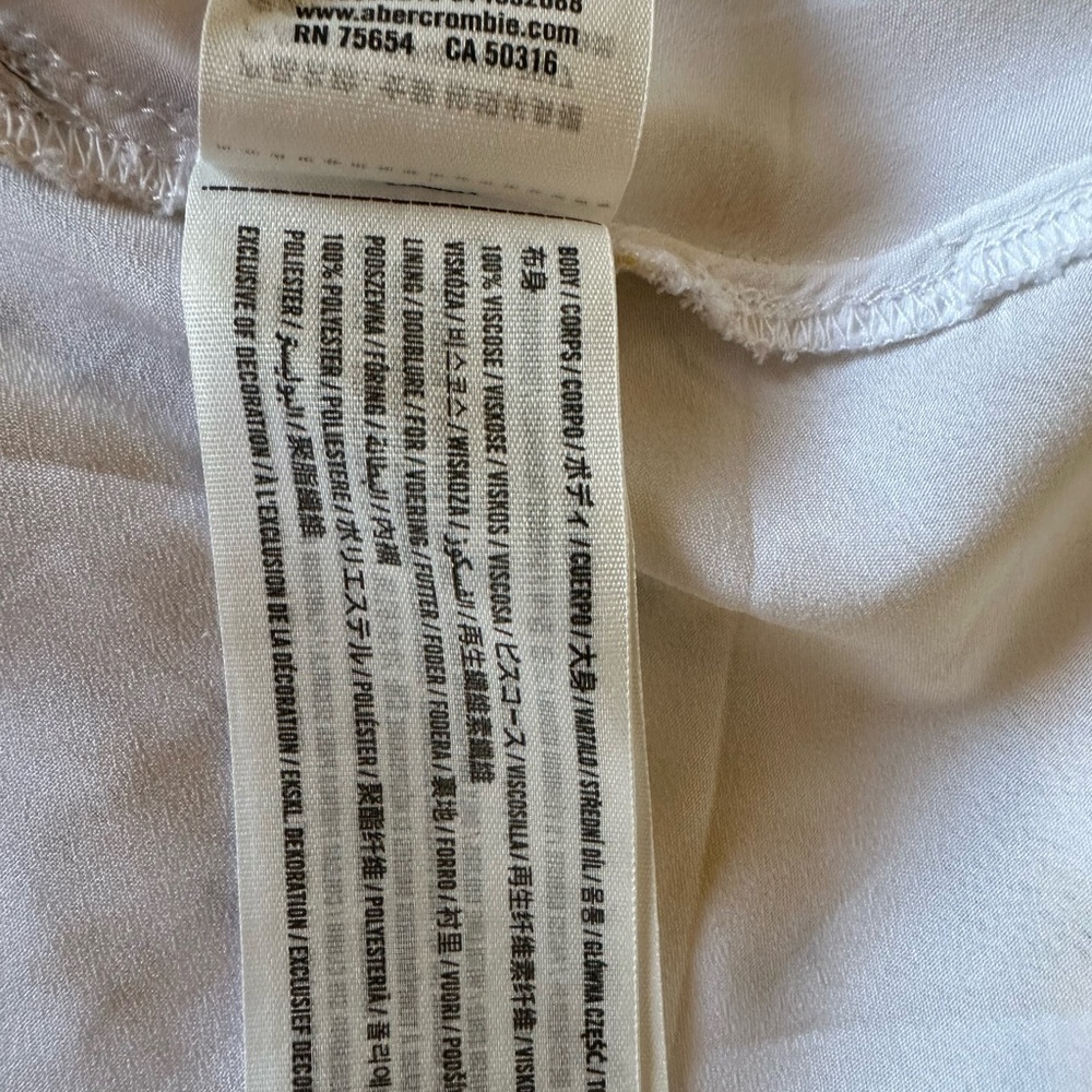 Hollister Floral Mini Skirt in White and Yellow
Ultra High-Rise - Picture 8 of 8